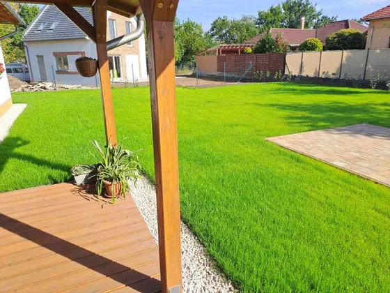 Kertépítési referencia – gyepesített kertfelület